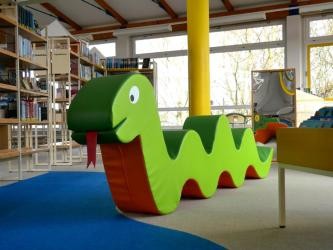 Spielzeugschlange der Stadtteilbliothek Diezenhalde