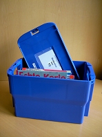 Medienkiste mit Büchern