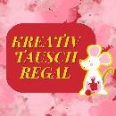 Strickende Maus neben Text "Kreativ-Tausch-Regal"