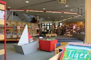 Kinderbibliothek mit Deko-Möwe